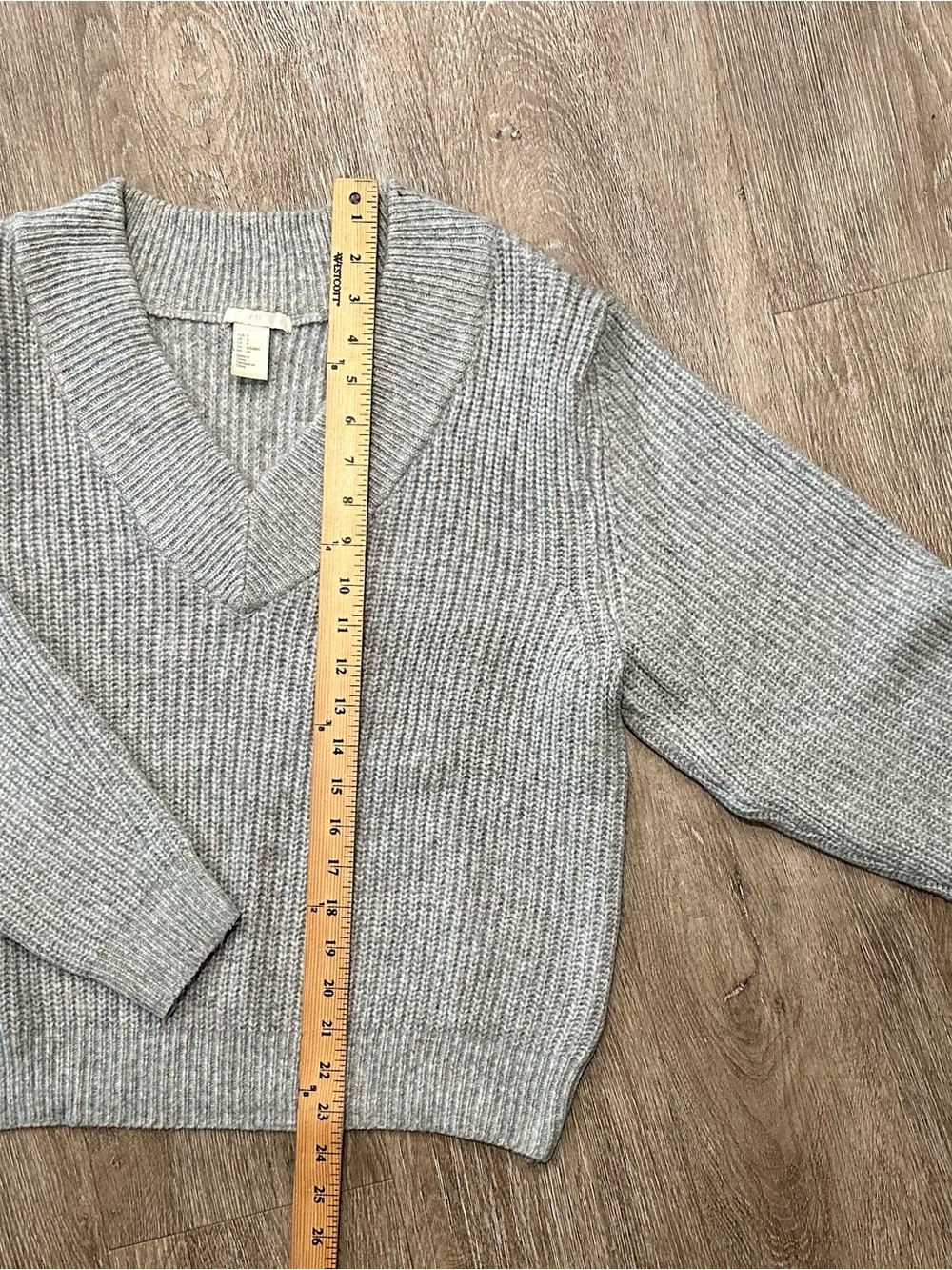 H&M Sweater - Picture 2 of 2